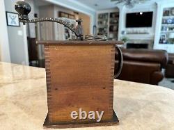 1901 Antique SUN MFG #1080 Pound Coffee Mill with Original Label, Dovetail Corners