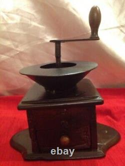 A very Rare and magnificent Italian coffee mill. Ca 1820