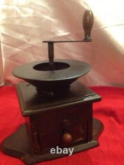 A very Rare and magnificent Italian coffee mill. Ca 1820