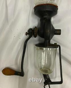 ANTIQUE UNIVERSAL No. 24 COFFEE GRINDER BY LANDERS FRARY CLARK NEW BRITAIN, CONN