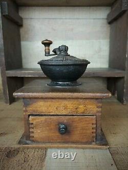 Antique Coffee Grinder Arcade MFG Co. Favorite Mill Hand Crank Coffee Grinder