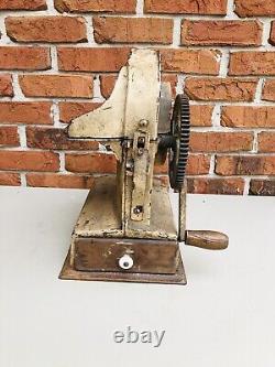 Antique Hand Crank Kitchen Grinder Cheese Grater Spice Coffee Grinder