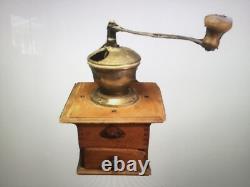 Antique PeDe Dienes Coffee Grinder Rare Well & Cover Design Great Patina c. 1920s