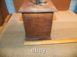 Antique SUN MFG No 1080 One Pound Coffee Mill w Original Label, Dovetail Corners