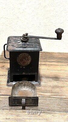 Antique Universal Coffee Mill. Coffee Grinder. No 110 1905 Lander Frary & Clark
