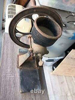 Antique Vintage Cast Iron Coffee / Corn Grinder Grain Mill No. 1 1/2