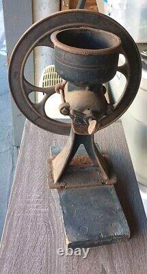 Antique Vintage Cast Iron Coffee / Corn Grinder Grain Mill No. 1 1/2