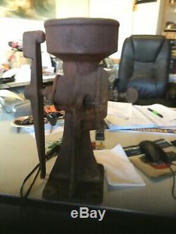 Antique Vintage Cast Iron Hand Crank Corn Coffee Grain MILL Grinder