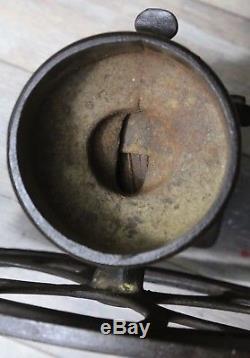 Antique Vintage No. 2 Cast Iron Hand Crank Corn Coffee Grain Grist Mill Grinder