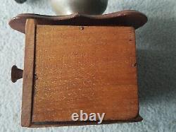 Antique/Vintage PeDe Patentamt Gestutzt Geschmirdet Werk Germany Coffee Grinder