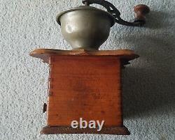 Antique/Vintage PeDe Patentamt Gestutzt Geschmirdet Werk Germany Coffee Grinder