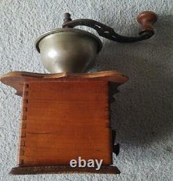 Antique/Vintage PeDe Patentamt Gestutzt Geschmirdet Werk Germany Coffee Grinder