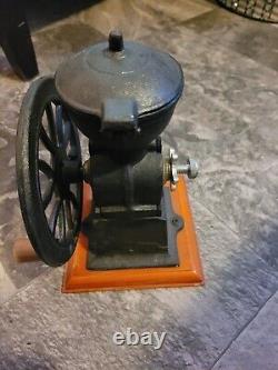 Antique cast iron Single Wheel MANUAL coffee grinder vintage Black Beautiful