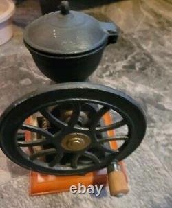 Antique cast iron Single Wheel MANUAL coffee grinder vintage Black Beautiful