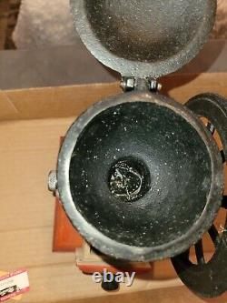 Antique cast iron Single Wheel MANUAL coffee grinder vintage Black Beautiful