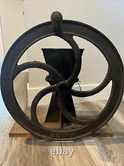 Antique cast iron Single Wheel No. 32 coffee grinder -vintage