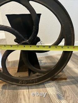 Antique cast iron Single Wheel No. 32 coffee grinder -vintage