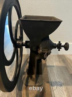 Antique cast iron Single Wheel No. 32 coffee grinder -vintage