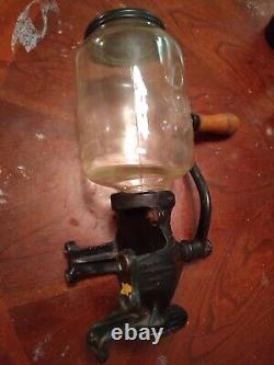 Beautiful Antique Arcade Crystal #3 Wall Mount Coffee Grinder Cast Iron Complete
