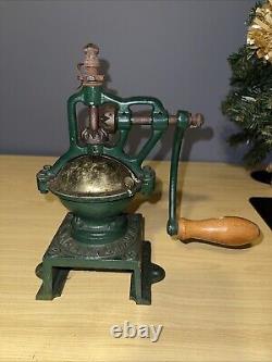 Collectable Large Vintage Antique Manual Heavy Coffee Grinder (97a)