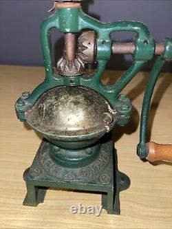 Collectable Large Vintage Antique Manual Heavy Coffee Grinder (97a)