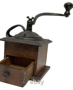 Imperial Arcade Mfg. Co. CF Grinder wood and cast iron in working order Antique