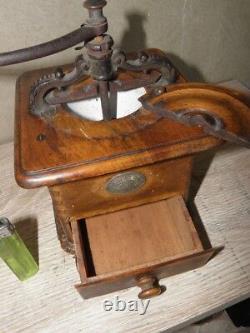 Primitive grinder mill Coffee wood antique old crank Kaffee moulin caffè wooden