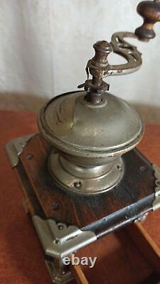 Vintage French coffee grinder 1930-40. France. Original. Work