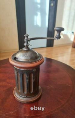 Vintage collectible Peugeot coffee grinder (144)