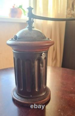 Vintage collectible Peugeot coffee grinder (144)