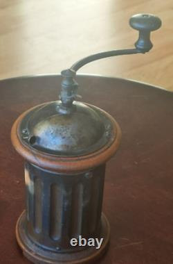 Vintage collectible Peugeot coffee grinder (144)